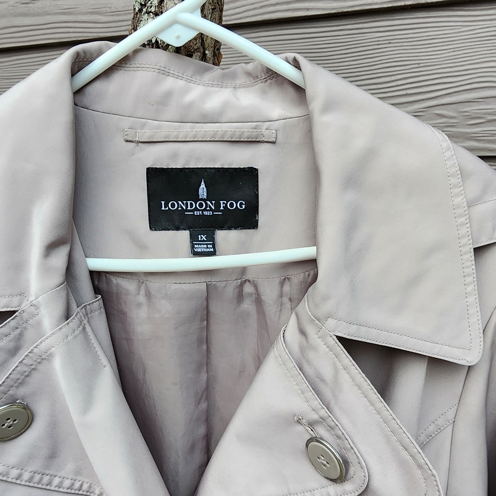 Women's Classic Cream Trench Coat - Picture 2 of 6